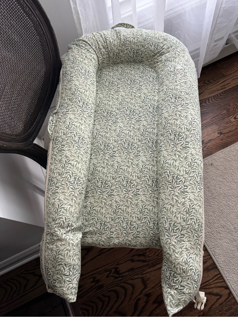 Soft Green Leaf-Print Baby Nest Lounger